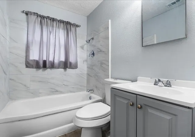 2nd image of 2632 Emerald Dr, Mesquite, TX 75150 | MLS# 21338476