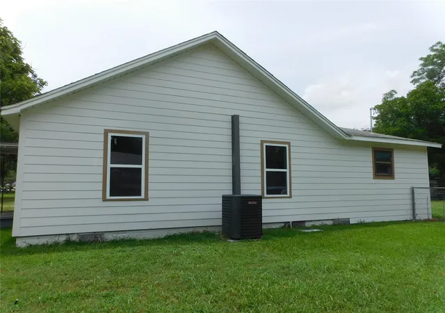 Photo 2 of Single family home for sale at 407 Ne 4Th St, Hubbard, TX 76648 | MLS# 21338435 | Listing updated on 2026-08-27