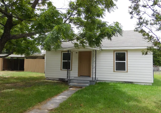 Photo 3 of Single family home for sale at 407 Ne 4Th St, Hubbard, TX 76648 | MLS# 21338435 | Listing updated on 2026-08-27