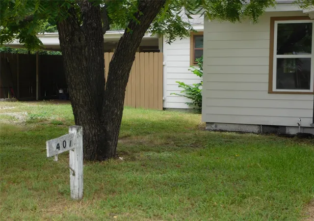 Photo 4 of Single family home for sale at 407 Ne 4Th St, Hubbard, TX 76648 | MLS# 21338435 | Listing updated on 2026-08-27