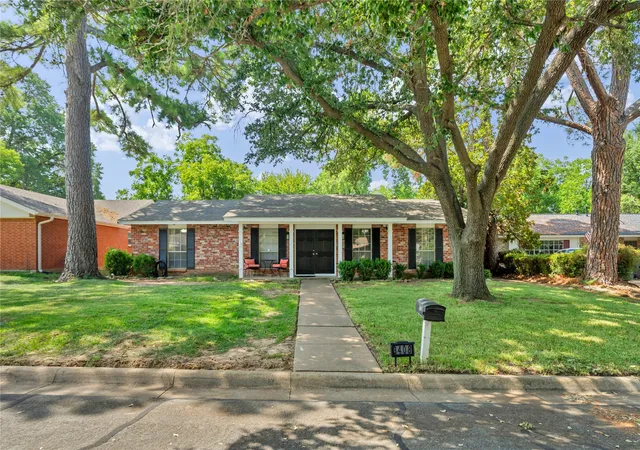 Photo 1 of Single family home for sale at 3408 Hastings Dr, Arlington, TX 76013 | MLS# 21337329 | Listing updated on 2026-08-26