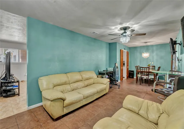 Photo 4 of Single family home for sale at 3408 Hastings Dr, Arlington, TX 76013 | MLS# 21337329 | Listing updated on 2026-08-26