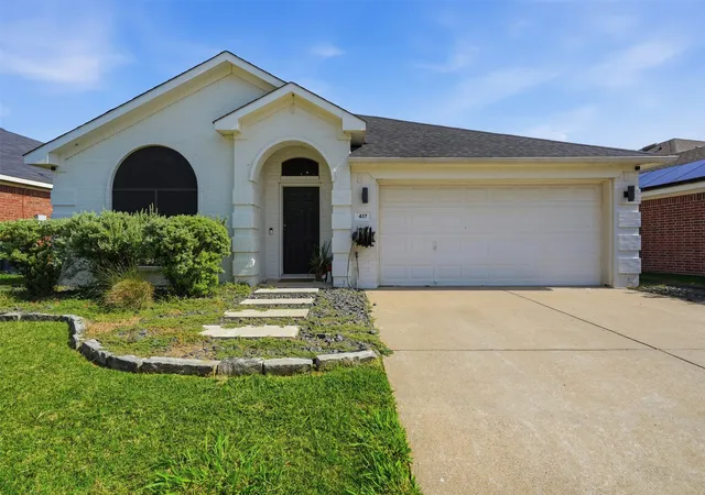 Photo 1 of Single family home for sale at 417 Shadow Grass Ave, Fort Worth, TX 76120 | MLS# 21335603 | Listing updated on 2026-08-19
