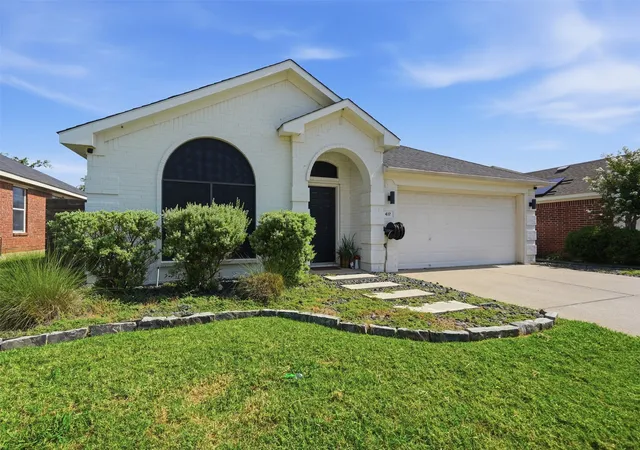 Photo 2 of Single family home for sale at 417 Shadow Grass Ave, Fort Worth, TX 76120 | MLS# 21335603 | Listing updated on 2026-08-19