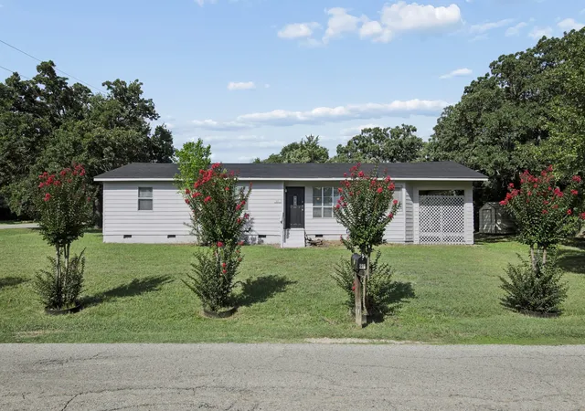 Photo 1 of Sale Pending at 217 Chambers Dr, Alvarado, TX 76009 | MLS# 21337705 | Listing updated on 2026-09-22