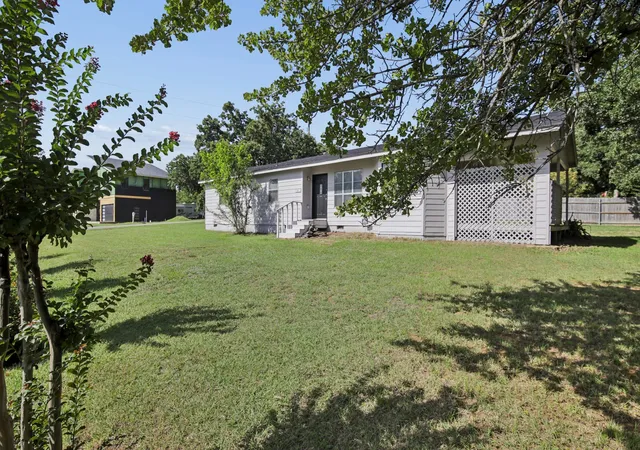 Photo 3 of Sale Pending at 217 Chambers Dr, Alvarado, TX 76009 | MLS# 21337705 | Listing updated on 2026-09-22
