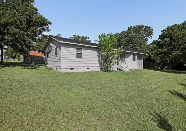 Photo 3 of Sale Pending at 217 Chambers Dr, Alvarado, TX 76009 | MLS# 21337705 | Listing updated on 2026-09-22