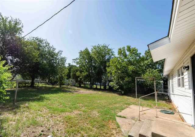 Photo 4 of Single family home for sale at 514 Mcconnell St, Jacksboro, TX 76458 | MLS# 21338589 | Listing updated on 2026-07-23
