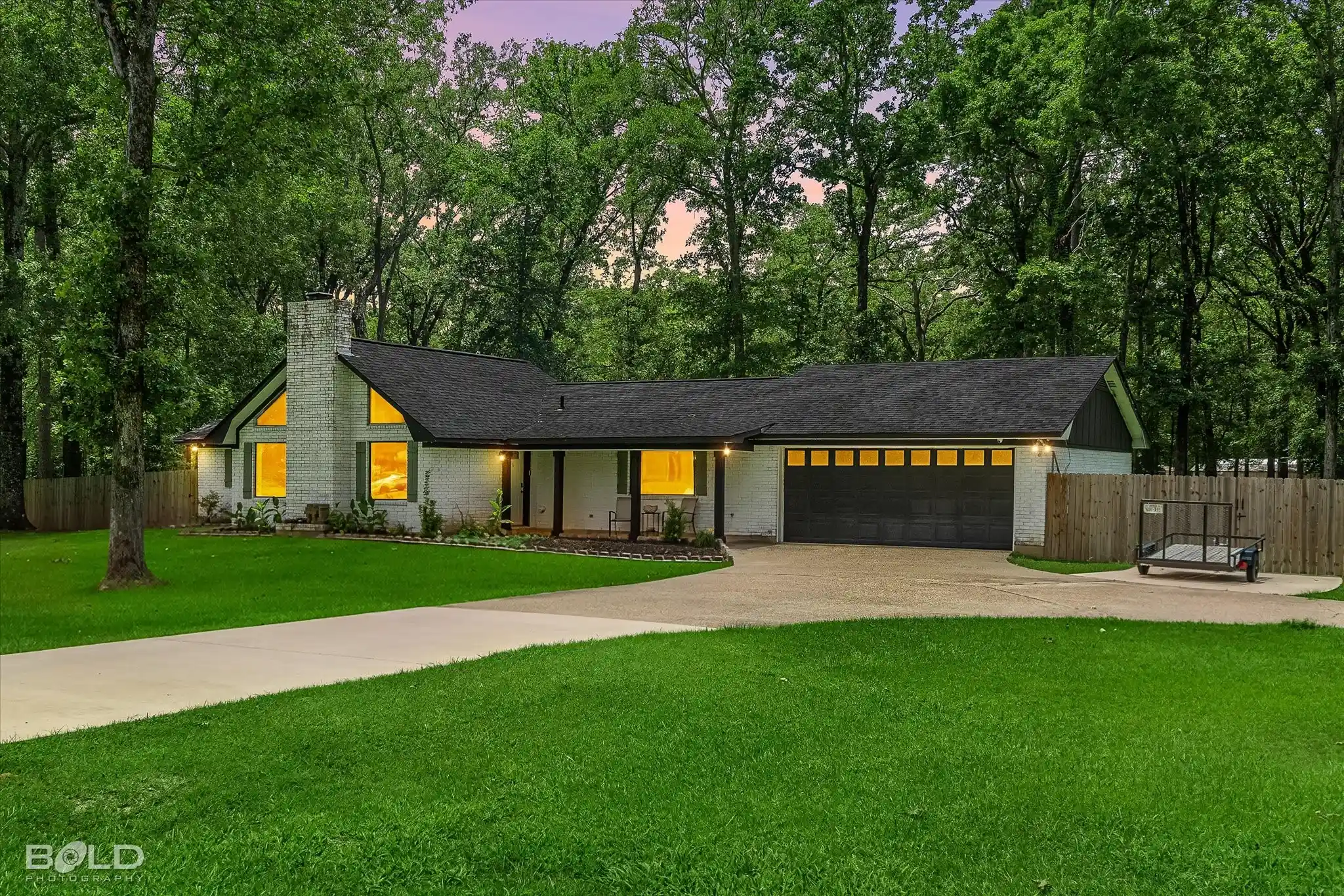 Single family home for sale at 8111 Southdowns Dr, Shreveport, LA 71107 | MLS# 21338263