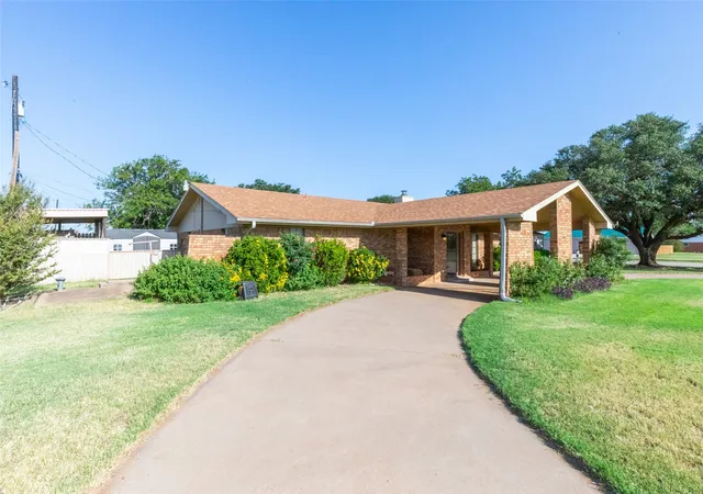 3rd image of 800 S Avenue F, Knox City, TX 79529 | MLS# 21338334