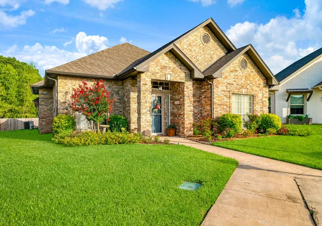 Photo 2 of Single family home for sale at 4250 Primrose Ln, Paris, TX 75462 | MLS# 21338305 | Listing updated on 2026-08-31