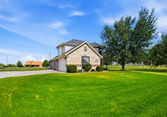 Photo 3 of Single family home for sale at 1389 Thomas Rd, Springtown, TX 76082 | MLS# 21338624 | Listing updated on 2026-07-24