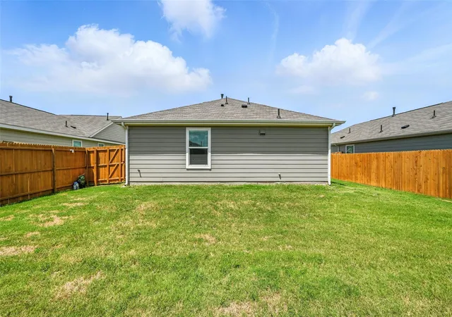 Photo 3 of Single family home for sale at 2733 Slatewood Dr, Fort Worth, TX 76179 | MLS# 21338621 | Listing updated on 2026-07-22