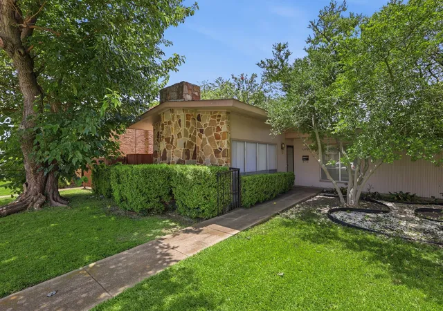 2nd image of 13422 Blossomheath Lane, Dallas, TX 75240 | MLS# 21336667