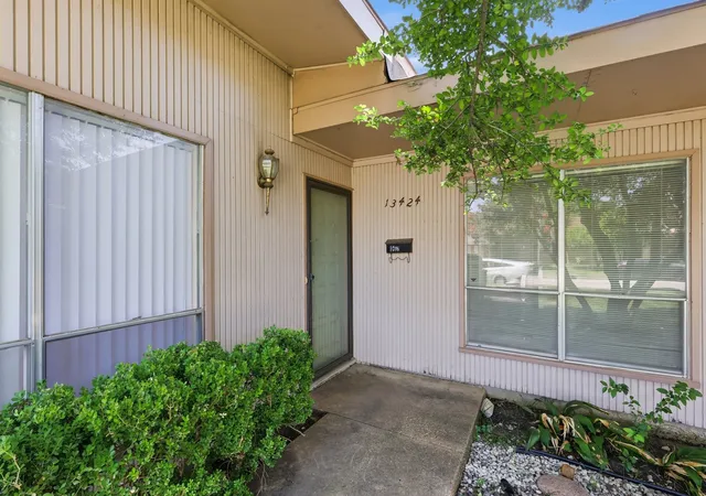 3rd image of 13422 Blossomheath Lane, Dallas, TX 75240 | MLS# 21336667