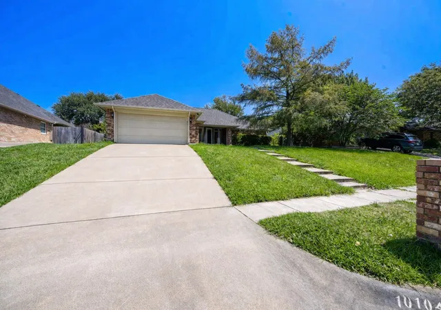Photo 2 of Sale Pending at 10104 Stoneleigh Dr, Benbrook, TX 76126 | MLS# 21284648 | Listing updated on 2026-08-17