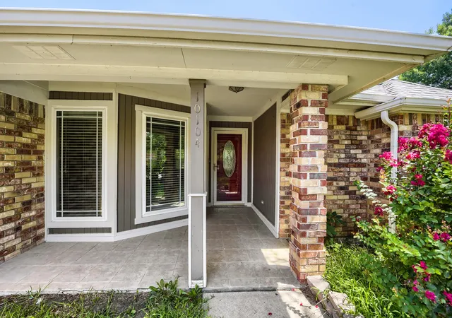 Photo 3 of Sale Pending at 10104 Stoneleigh Dr, Benbrook, TX 76126 | MLS# 21284648 | Listing updated on 2026-08-17