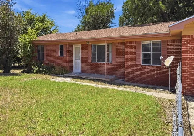 Photo 2 of Single family home for sale at 902 S Us Hwy 281, Evant, TX 76525 | MLS# 21338706 | Listing updated on 2026-07-23