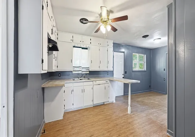 Photo 4 of Single family home for sale at 902 S Us Hwy 281, Evant, TX 76525 | MLS# 21338706 | Listing updated on 2026-07-23