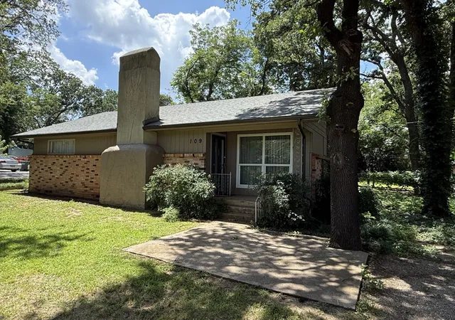 Photo 1 of Single family home for sale at 109 Churchill Ln, Pottsboro, TX 75076 | MLS# 21337219 | Listing updated on 2026-07-23