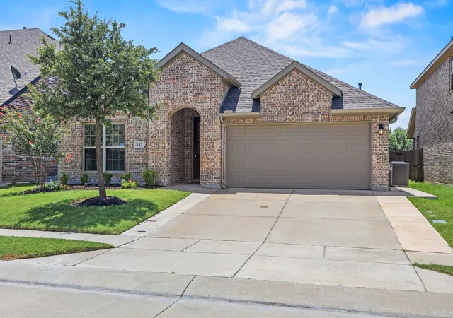 Photo 2 of Single family home for sale at 842 Mildren Ln, Rockwall, TX 75087 | MLS# 21337204 | Listing updated on 2026-08-09