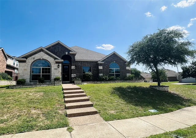 Photo 1 of Single family home for sale at 702 Carolyn T Hunt Dr, Cedar Hill, TX 75104 | MLS# 21338785 | Listing updated on 2026-10-07