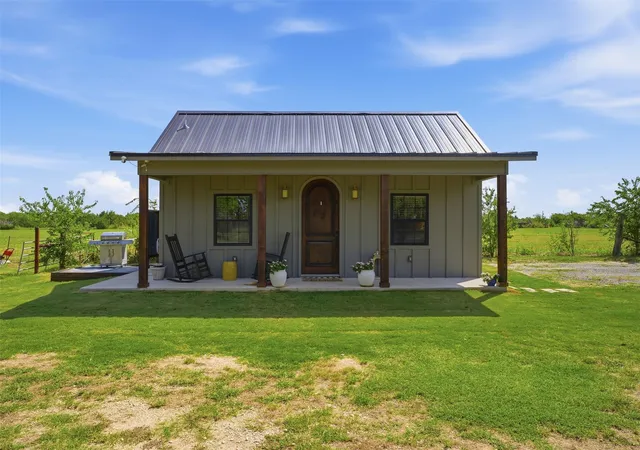 Photo 3 of Single family home for sale at 1521 County Road 1107b, Cleburne, TX 76031 | MLS# 21338805 | Listing updated on 2026-07-27