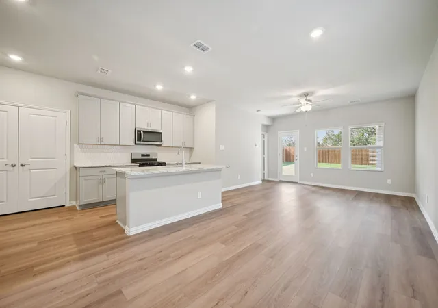Photo 3 of Single family home for sale at 210 Winchester Ln, Sherman, TX 75092 | MLS# 21338059 | Listing updated on 2026-08-26
