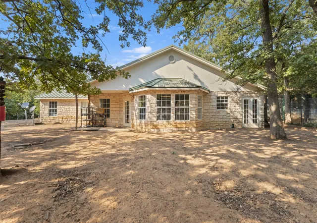 Photo 4 of Single family home for sale at 488 County Road 217, Collinsville, TX 76233 | MLS# 21337135 | Listing updated on 2026-08-24