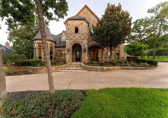 Photo 2 of Mansion for sale at 613 Silver Spur Dr, Southlake, TX 76092 | MLS# 21338285 | Listing updated on 2026-09-01