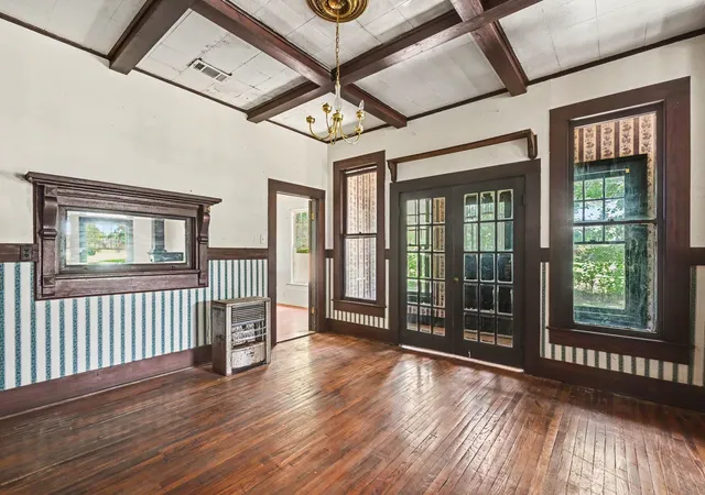 Photo 4 of Sale Pending at 313 S Oak St, Boyd, TX 76023 | MLS# 21333607 | Listing updated on 2026-08-28