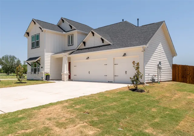 2nd image of 625 Kyle Dr, Tioga, TX 76271 | MLS# 21337013