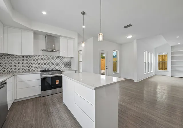 Photo 3 of Single family home for sale at 3769 Wenatche Dr, Dallas, TX 75233 | MLS# 21336536 | Listing updated on 2026-08-30