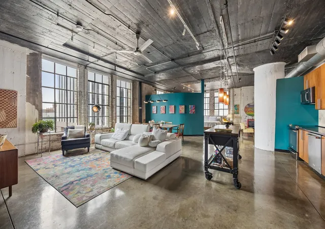 Photo 1 of Condo for sale at 1122 Jackson St #413, Dallas, TX 75202 | MLS# 21332278 | Listing updated on 2026-07-24