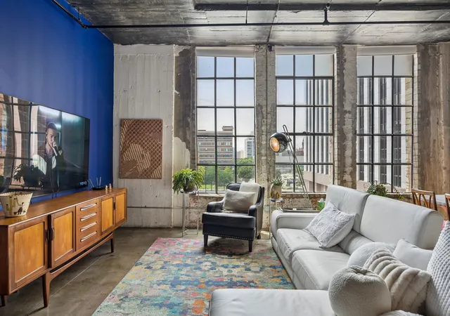 Photo 4 of Condo for sale at 1122 Jackson St #413, Dallas, TX 75202 | MLS# 21332278 | Listing updated on 2026-07-24