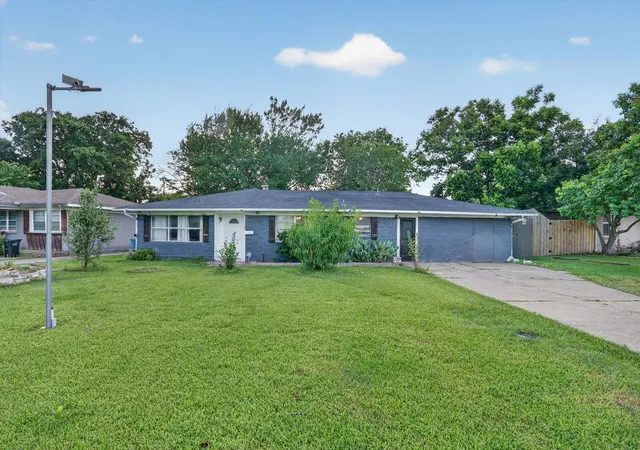 Photo 1 of Single family home for sale at 1029 S Bryan St, Mesquite, TX 75149 | MLS# 21338670 | Listing updated on 2026-08-27