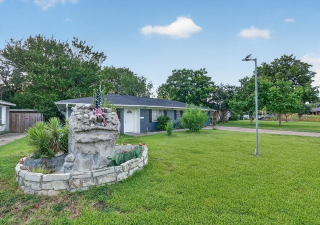 Photo 3 of Single family home for sale at 1029 S Bryan St, Mesquite, TX 75149 | MLS# 21338670 | Listing updated on 2026-08-27