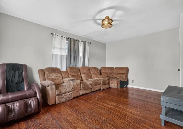 Photo 3 of Single family home for sale at 1029 S Bryan St, Mesquite, TX 75149 | MLS# 21338670 | Listing updated on 2026-08-27