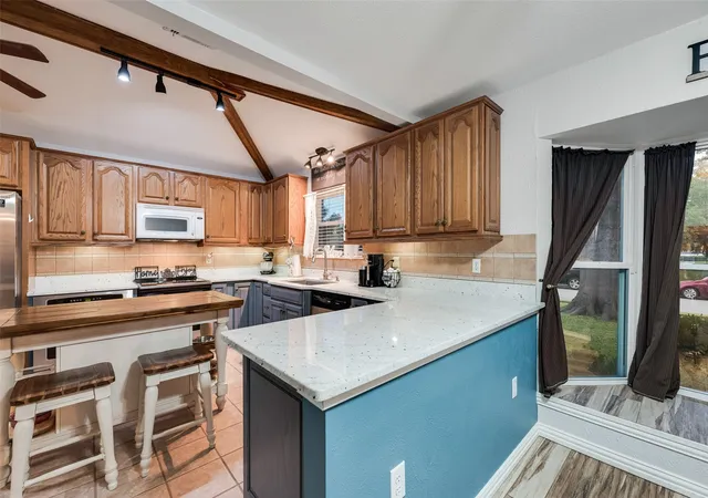 Photo 3 of Single family home for sale at 800 Brownfield Dr, Mesquite, TX 75150 | MLS# 21335587 | Listing updated on 2026-08-29