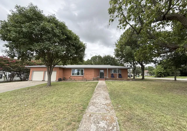 Photo 1 of Single family home for sale at 305 Rock St, Bowie, TX 76230 | MLS# 21338906 | Listing updated on 2026-08-19