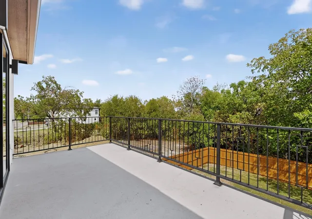Photo 26 of Single family home for sale at 2304 Bonnie View Rd, Dallas, TX 75216 | MLS# 21338872 | Listing updated on 2026-10-07