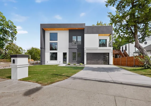 Photo 2 of Single family home for sale at 2304 Bonnie View Rd, Dallas, TX 75216 | MLS# 21338872 | Listing updated on 2026-10-07
