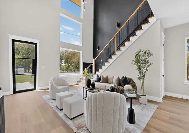 Photo 3 of Single family home for sale at 2304 Bonnie View Rd, Dallas, TX 75216 | MLS# 21338872 | Listing updated on 2026-10-07