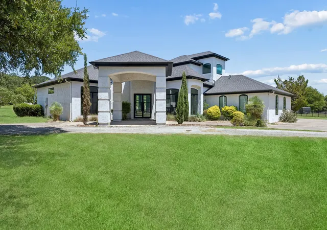 Photo 2 of Sale Pending at 4024 Silver Creek Rd, Fort Worth, TX 76108 | MLS# 21338547 | Listing updated on 2026-10-05