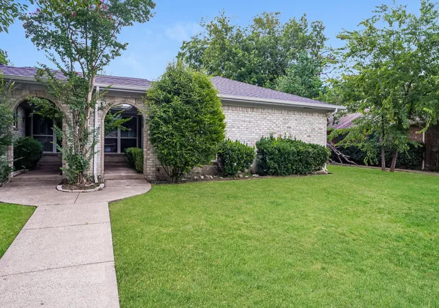 1st image of 4804 Berridge Ln, Dallas, TX 75227 | MLS# 21337178