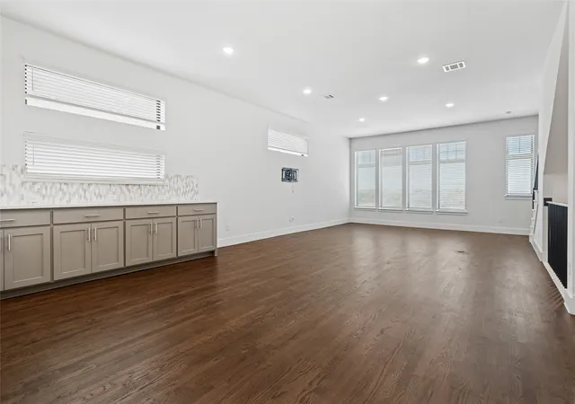 Photo 4 of Single family home for sale at 714 Resort Dr, Rowlett, TX 75088 | MLS# 21338947 | Listing updated on 2026-07-23