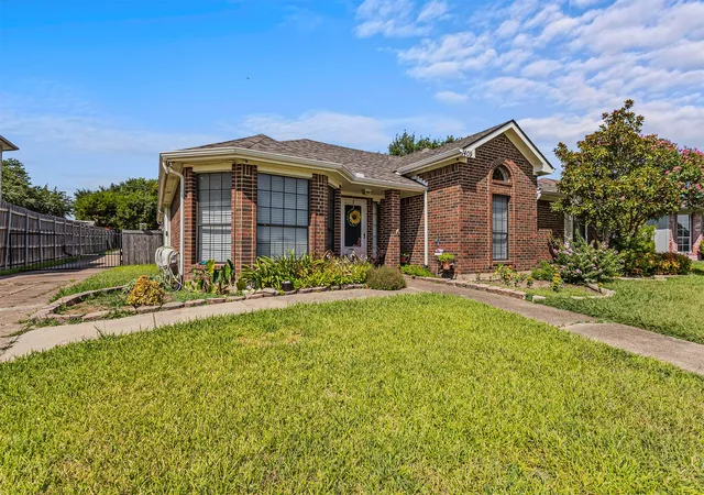 Photo 1 of Sale Pending at 1409 Osage Trl, Mesquite, TX 75149 | MLS# 21328313 | Listing updated on 2026-08-21
