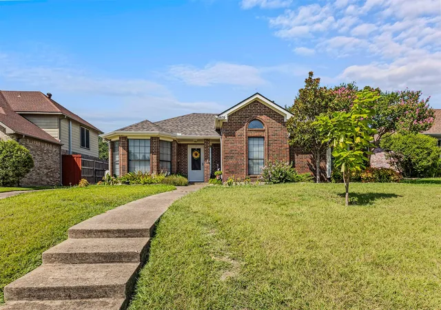 Photo 2 of Sale Pending at 1409 Osage Trl, Mesquite, TX 75149 | MLS# 21328313 | Listing updated on 2026-08-21