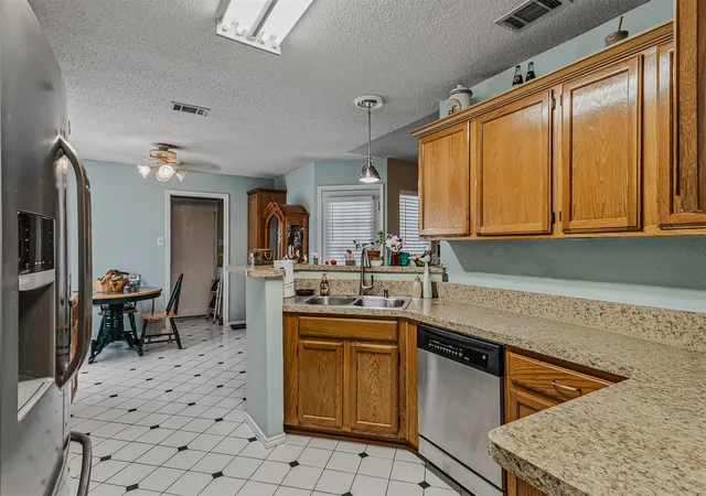 Photo 4 of Sale Pending at 1409 Osage Trl, Mesquite, TX 75149 | MLS# 21328313 | Listing updated on 2026-08-21