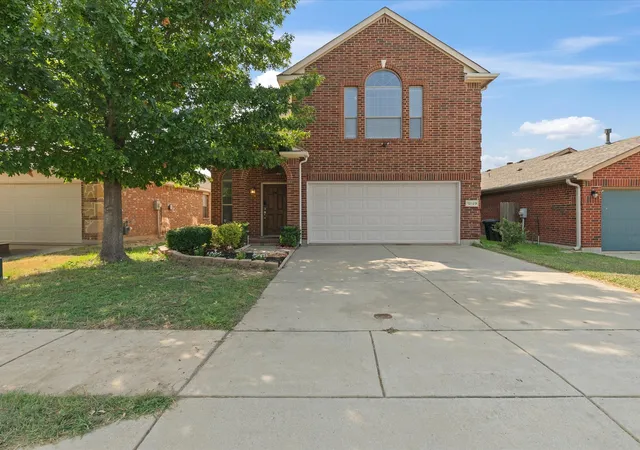 Photo 1 of Single family home for sale at 12129 Walden Wood Dr, Fort Worth, TX 76244 | MLS# 21336753 | Listing updated on 2026-08-21
